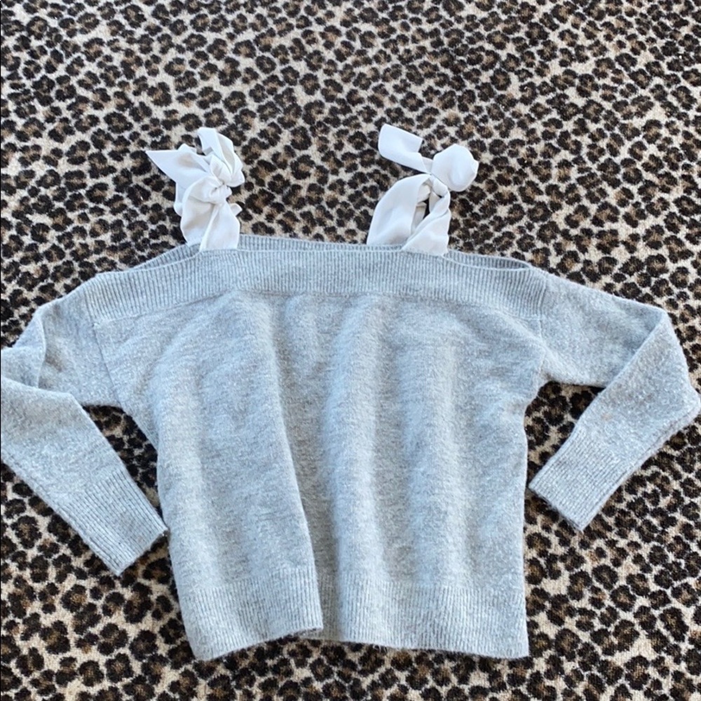 Adorable topshop grey sweater with bow ties!